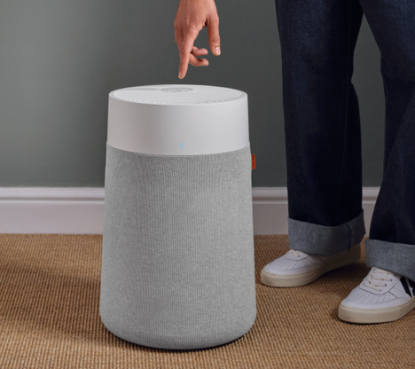 Run your air purifier 24/7 Keep the air purifier on 24/7 during high pollution levels and leave on Auto mode so it adjusts when pollution levels fluctuate.