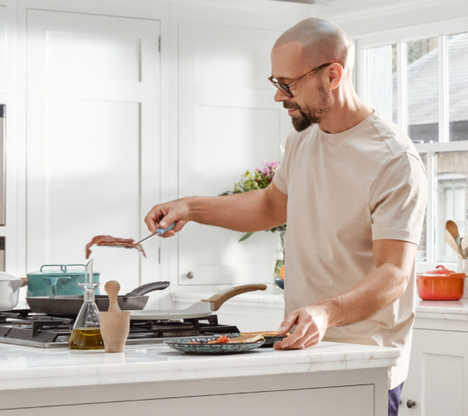 Avoid creating more smoke<br> Activities that add more fine smoke particles indoors include, frying food, burning candles or spraying aerosol products.